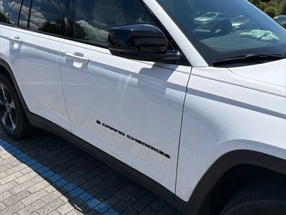 Used 2023 Jeep Grand Cherokee Limited w/ Black Appearance Package