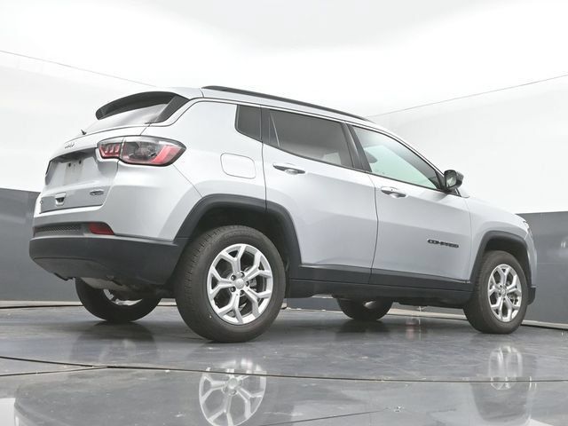 Used 2024 Jeep Compass Latitude AWD/4WD image 35