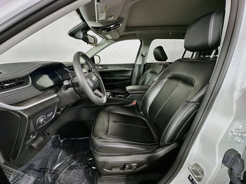 Certified 2023 Jeep Grand Cherokee L Limited AWD/4WD image 33