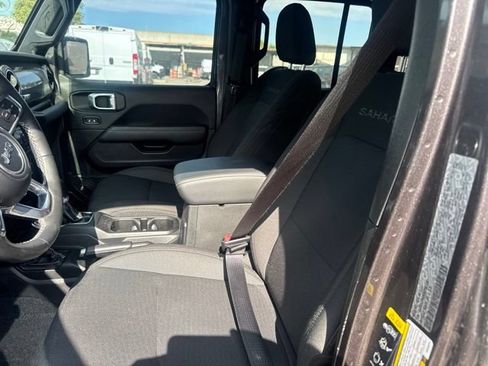 Used 2022 Jeep Wrangler Unlimited Sahara w/ LED Lighting Group AWD/4WD image 9