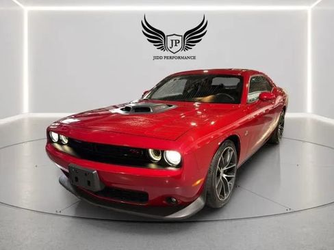 Used 2016 Dodge Challenger R/T Scat Pack RWD image 4