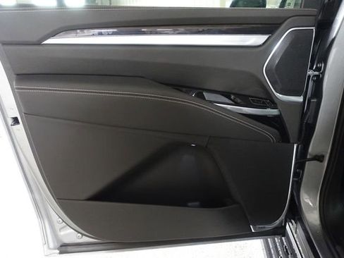 New 2026 Cadillac Escalade ESV Luxury image 18