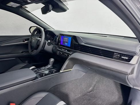 Used 2025 Toyota Camry SE w/ Convenience Package image 32