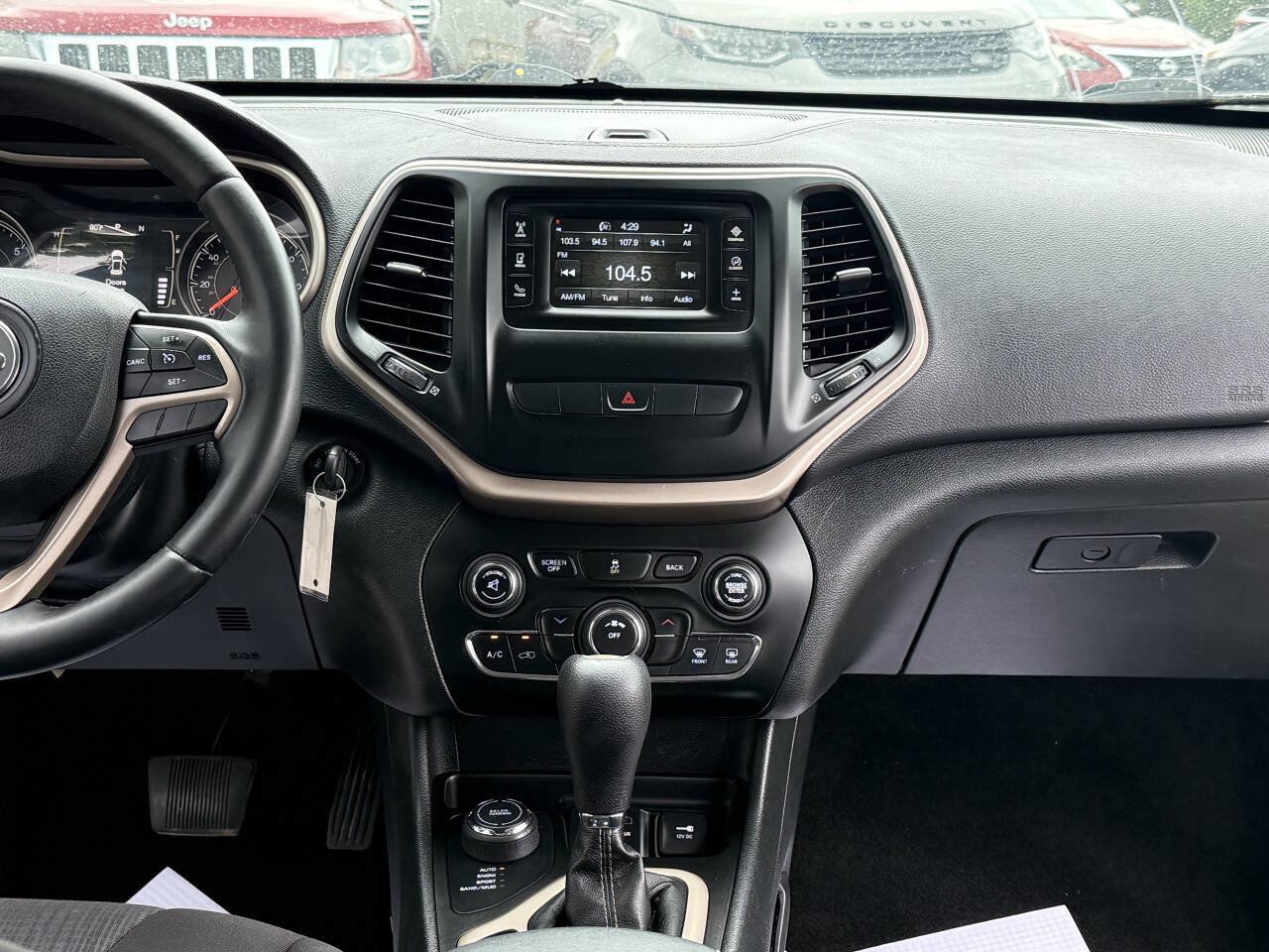 Used 2015 Jeep Cherokee Latitude AWD/4WD image 13