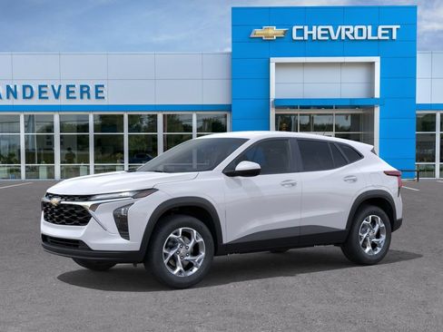 New 2026 Chevrolet Trax LS w/ LS Convenience Package FWD image 2