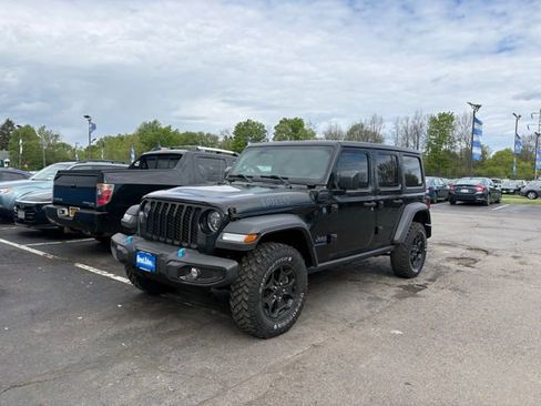 Used 2023 Jeep Wrangler Unlimited w/ Cold Weather Group AWD/4WD image 6