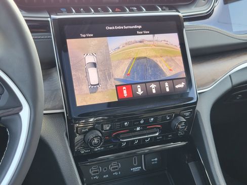 Used 2022 Jeep Grand Cherokee Limited 4xe w/ Luxury Tech Group II image 16