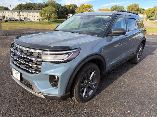 Used 2026 Ford Explorer Active AWD/4WD image 1