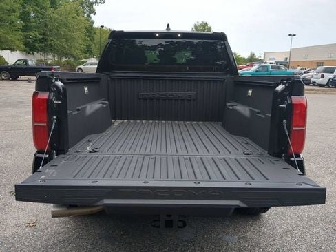 Used 2025 Toyota Tacoma SR5 AWD/4WD image 12