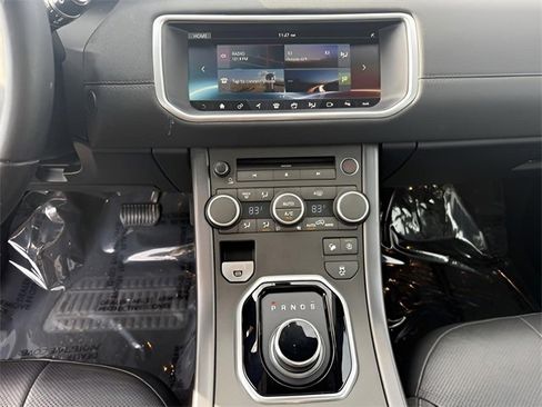 Used 2018 Land Rover Range Rover Evoque SE image 12