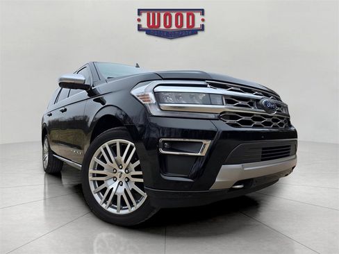 Used 2023 Ford Expedition Platinum image 2