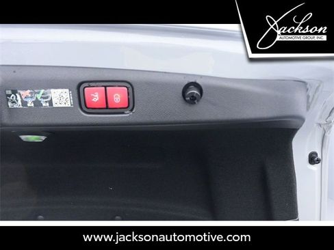 Used 2025 Mercedes-Benz E 350 Sedan image 27