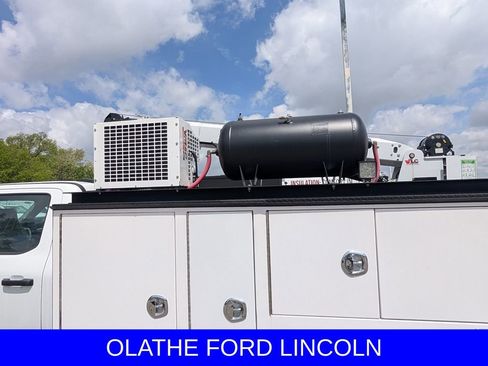 New 2025 Ford F550 4x4 Crew Cab image 9