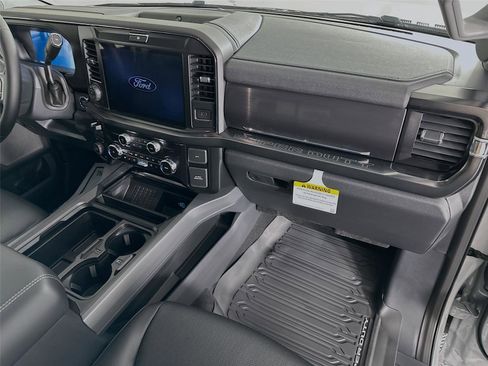 New 2026 Ford F250 Lariat w/ Black Appearance Package image 31