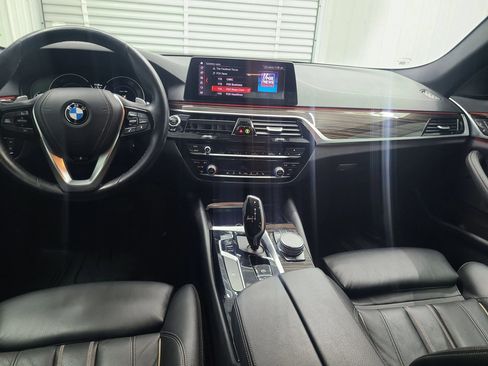 Used 2019 BMW 530i xDrive w/ Convenience Package AWD/4WD image 2