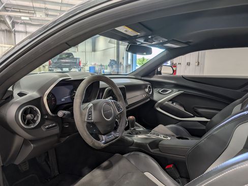 Used 2018 Chevrolet Camaro SS RWD image 13