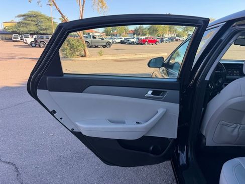 Used 2017 Hyundai Sonata SE w/ Cargo Package image 23