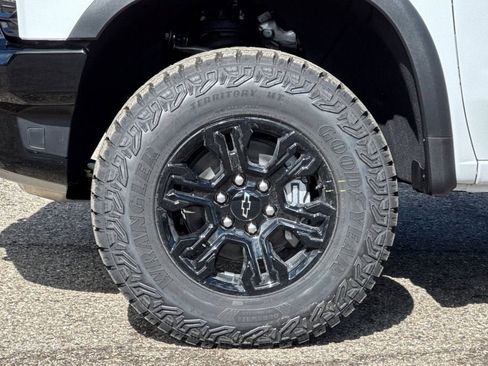 New 2026 Chevrolet Silverado 1500 ZR2 image 25