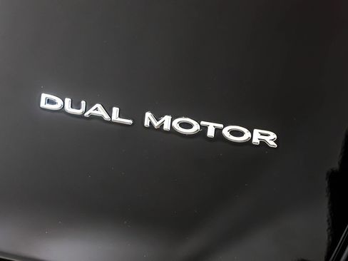 Used 2021 Tesla Model Y Long Range image 8