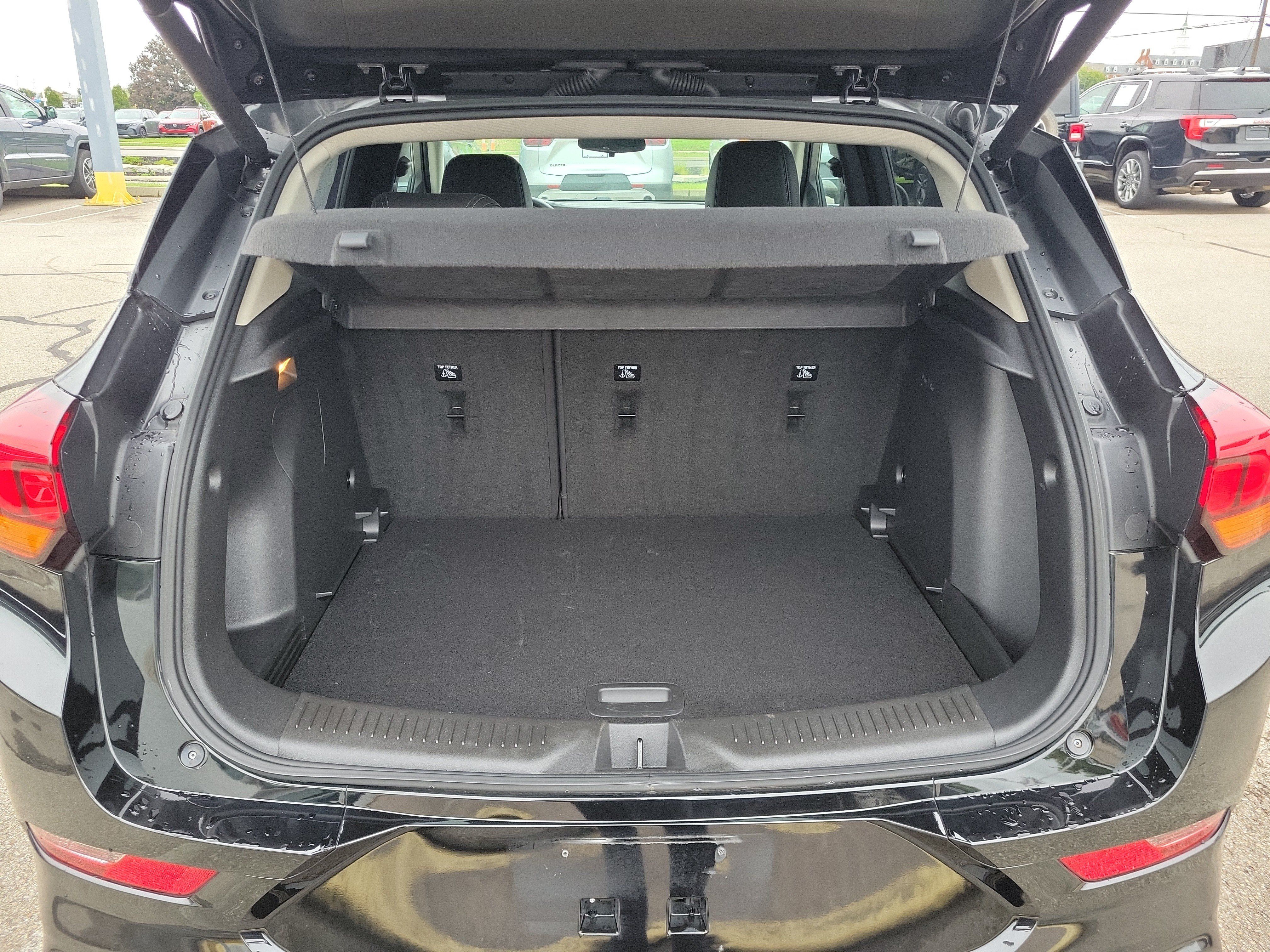 Used 2023 Buick Encore GX Select w/ Sport Touring Package FWD image 7