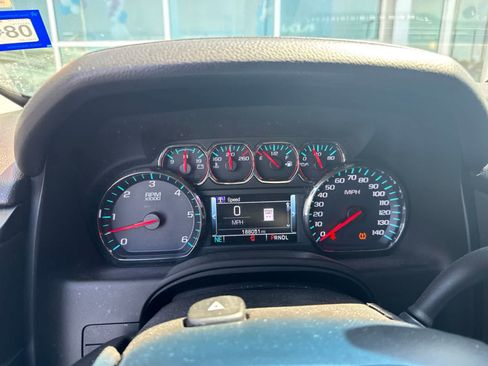 Used 2020 Chevrolet Suburban LT RWD image 8