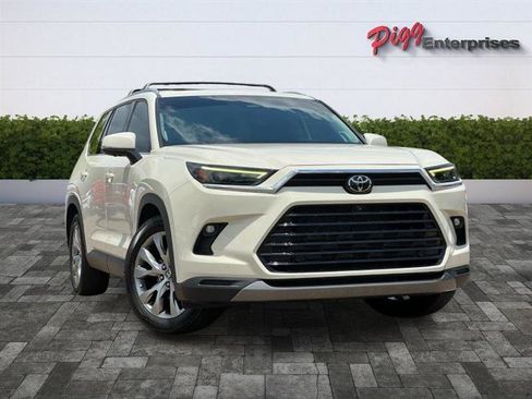 Used 2024 Toyota Grand Highlander FWD image 2