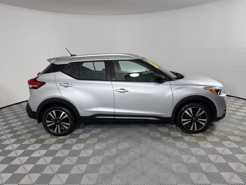 Used 2018 Nissan Kicks SR w/ Premium Package FWD image 4