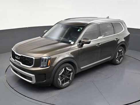 Used 2024 Kia Telluride EX FWD image 12