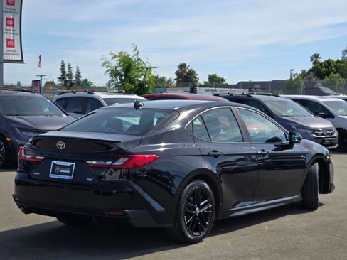 Used 2025 Toyota Camry SE FWD image 7