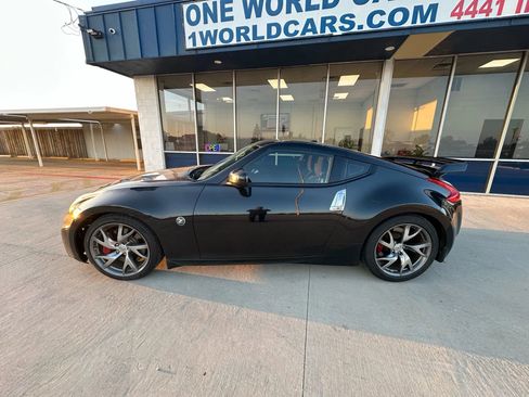 Used 2015 Nissan 370Z Coupe image 2