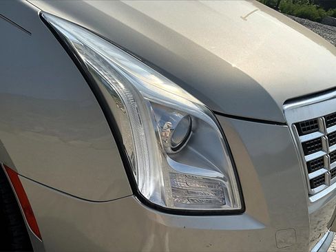 Used 2015 Cadillac XTS Luxury image 28