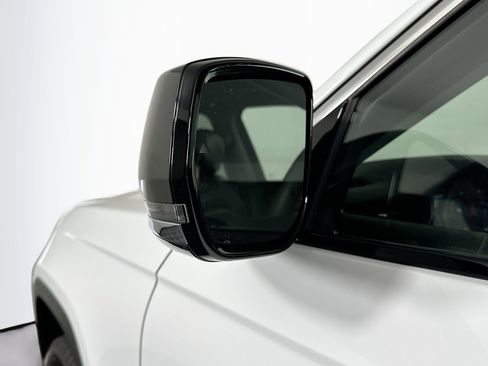 Used 2023 Jeep Grand Cherokee L Limited image 16