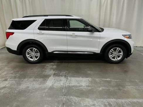 Used 2020 Ford Explorer XLT w/ Equipment Group 202A RWD image 3