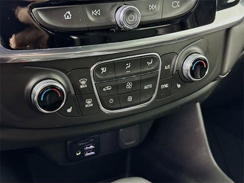 Used 2023 Chevrolet Traverse LT w/ LT Premium Package image 17