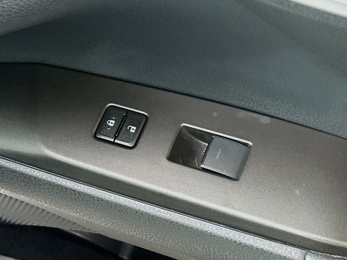 Used 2023 Toyota Camry SE FWD image 27