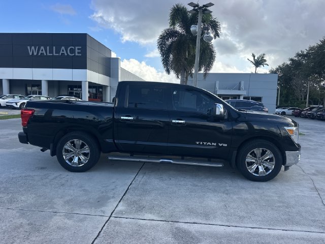 Used 2018 Nissan Titan SL w/ Chrome Package RWD image 5