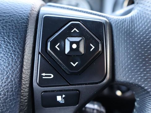 Used 2017 Toyota Tacoma TRD Sport image 32