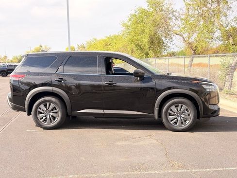 Used 2025 Nissan Pathfinder S FWD image 7