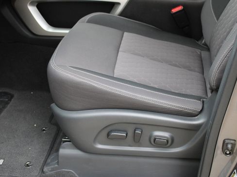 Used 2024 Nissan Titan SV w/ SV Convenience Package image 14