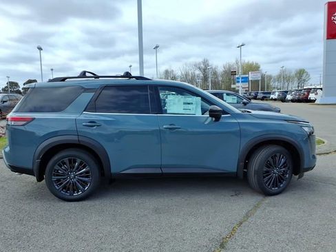 New 2026 Nissan Pathfinder SL w/ SL Premium Package AWD/4WD image 2