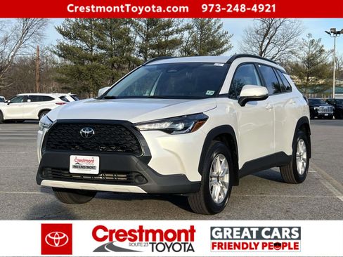 Used 2023 Toyota Corolla Cross LE image 1