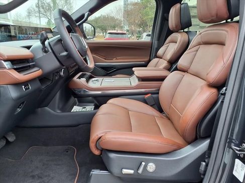 New 2026 Lincoln Navigator Reserve AWD/4WD image 7