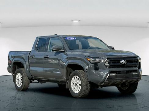 Used 2024 Toyota Tacoma SR5 AWD/4WD image 8