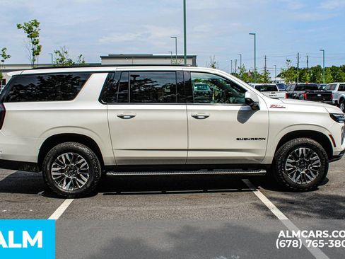 Used 2025 Chevrolet Suburban Z71 AWD/4WD image 9