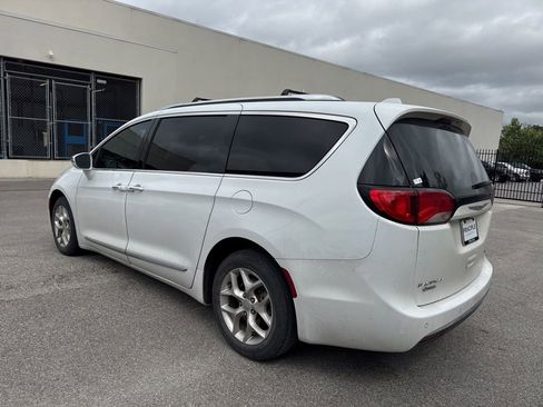 Used 2020 Chrysler Pacifica Limited FWD image 4