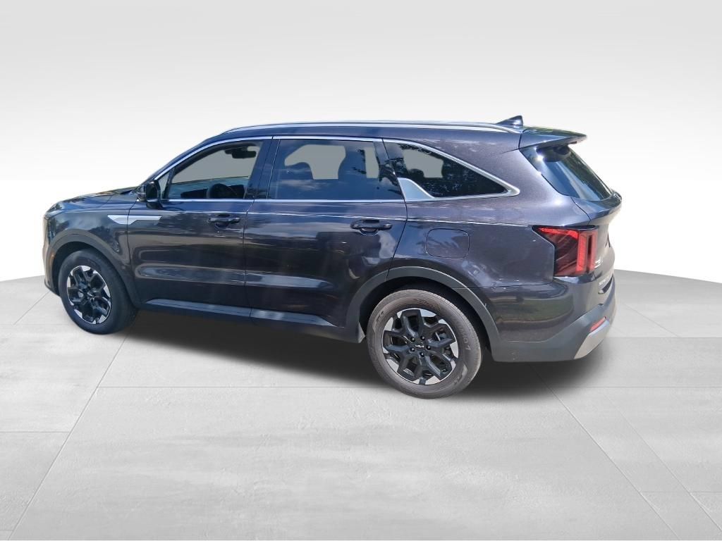 Certified 2025 Kia Sorento S FWD image 2