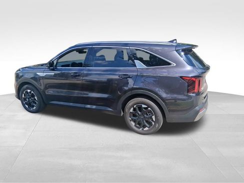 Certified 2025 Kia Sorento S FWD image 2