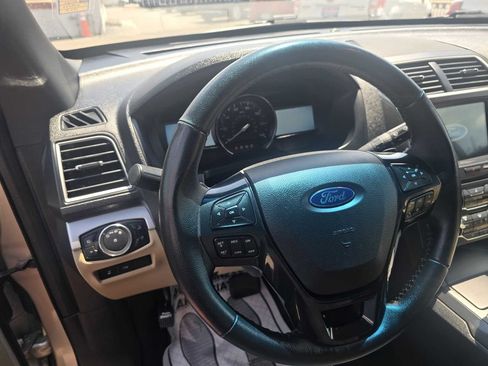 Used 2017 Ford Explorer XLT w/ Equipment Group 202A AWD/4WD image 38