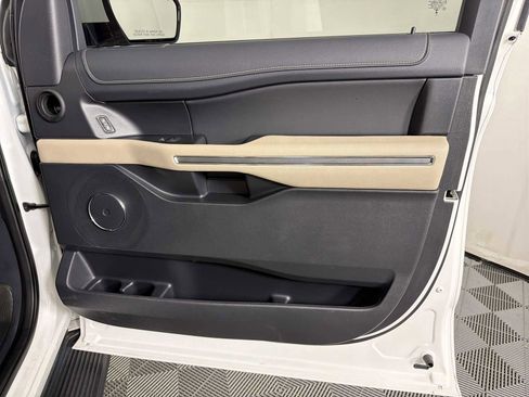 Used 2024 Ford Expedition XLT image 12