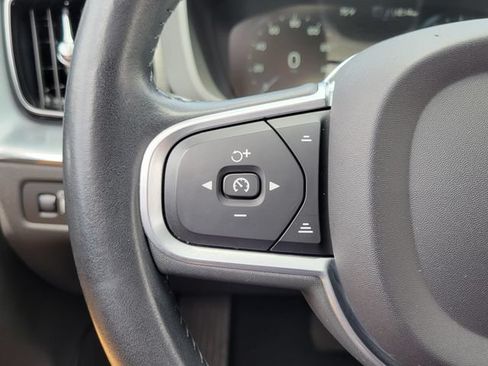 Used 2020 Volvo XC60 T5 Momentum AWD/4WD image 7
